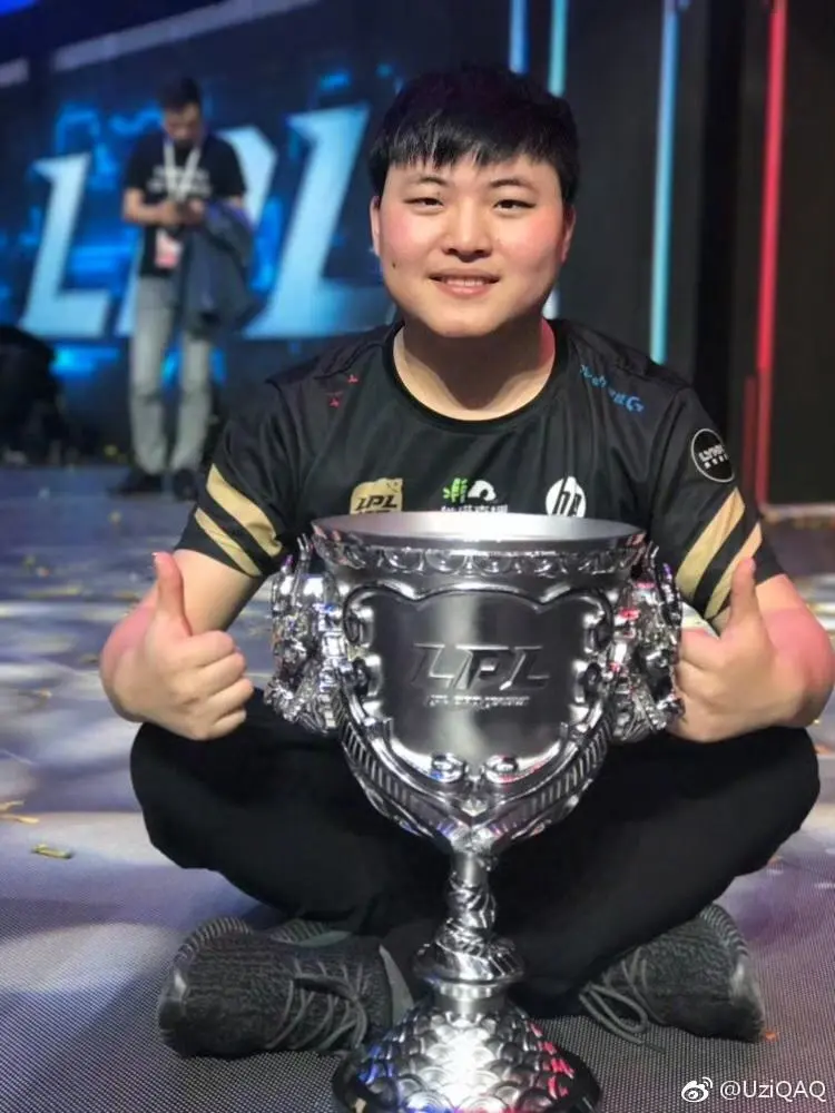 Uzi连续七场比赛得分超过夺冠,RNG不断突破!引发球迷热议 Uzi连续七场比赛得分超过夺冠,RNG不断突破!引发球迷热议