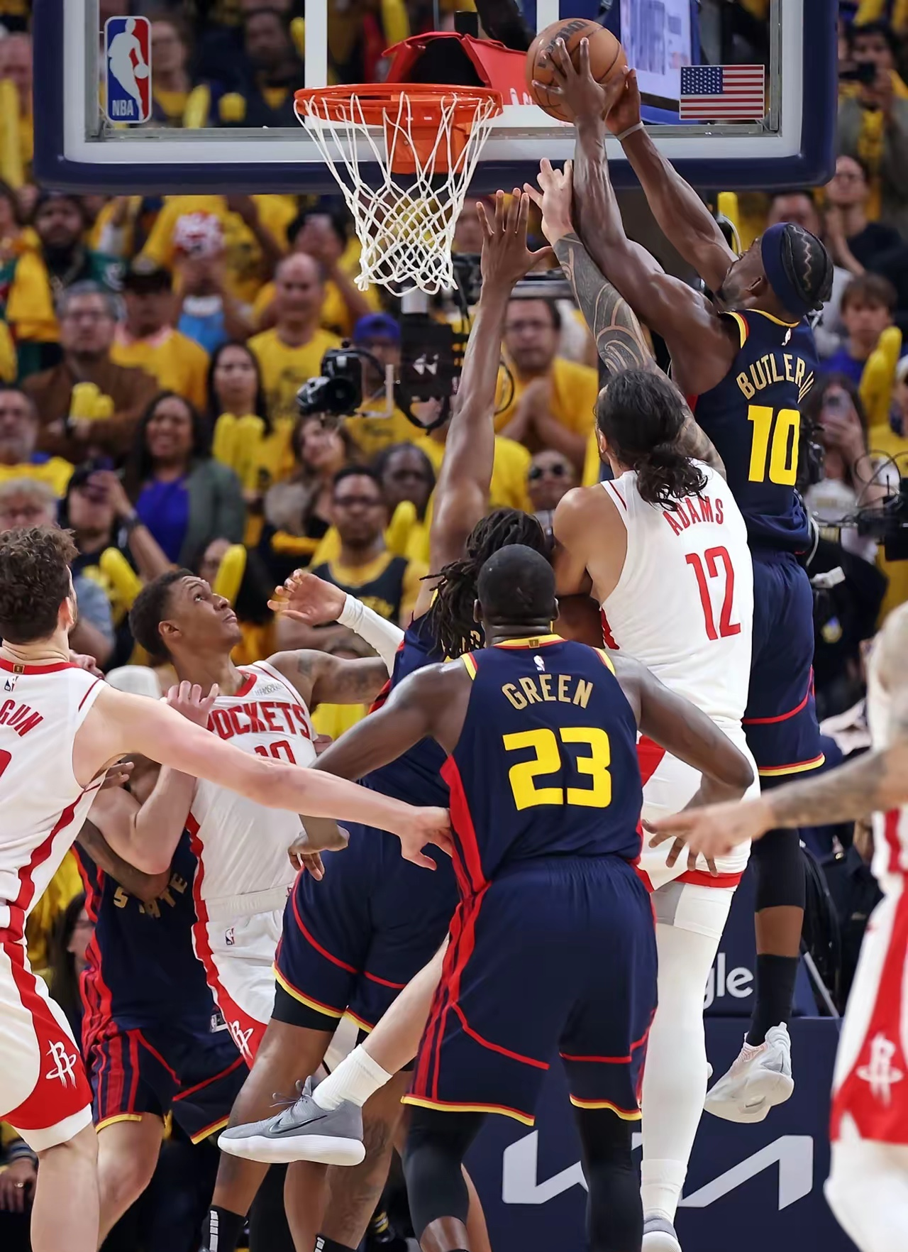 巴特勒重返赛场,表现优异首场状态出色,瑞士队观众沸腾!再创辉煌时刻 巴特勒重返赛场,表现优异首场状态出色,瑞士队观众沸腾!再创辉煌时刻