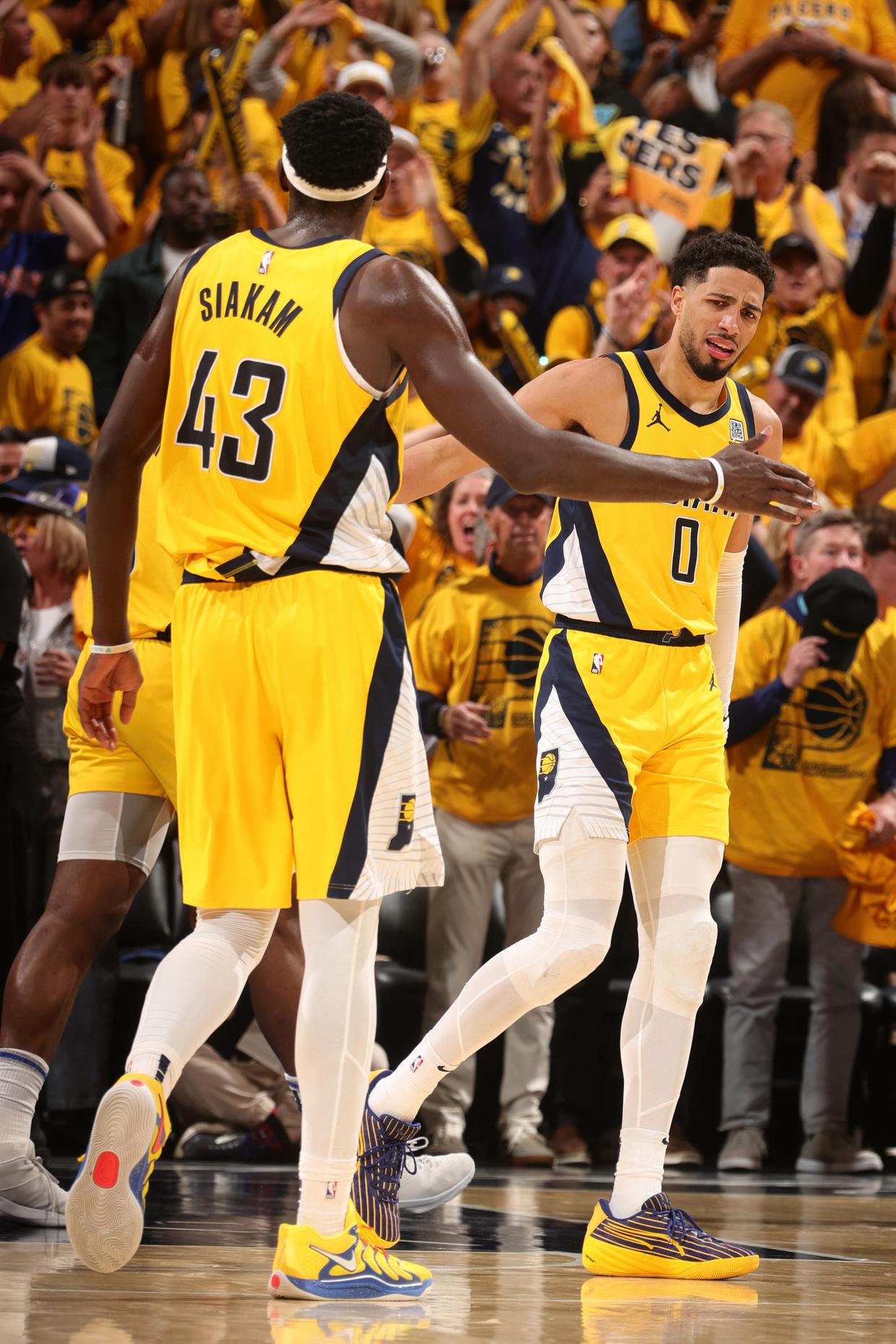 里程碑夜！印第安纳步行者完成体检，欧篮联国际比赛日刷纪录，更衣室稳定，身体对抗强度拉满