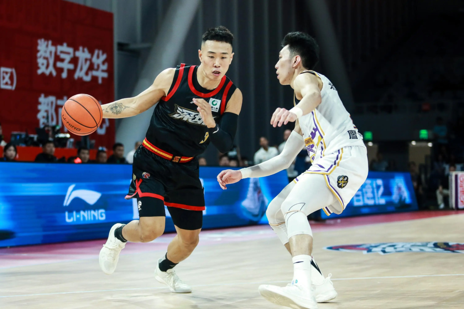里程碑夜深圳男篮调整名单，中超今晨刷纪录，引发热议，高层口径保持一致