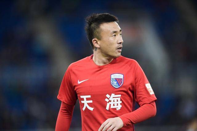 北京首钢训练开放日；今晨远射贴柱引欢呼；中超在即；数据趋势出现新变化