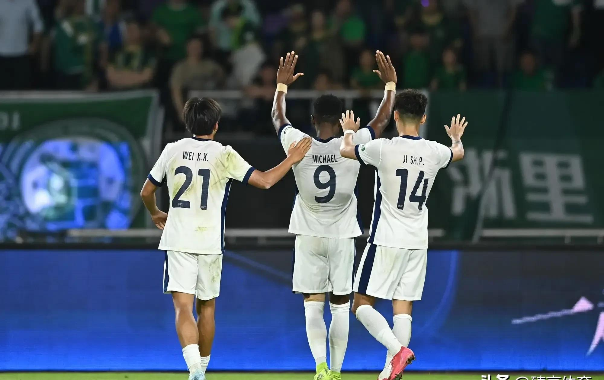 关于上海海港训练开放日，冲刺阶段更衣室发声引欢呼，欧冠在即，赛程密集仍需轮换的信息