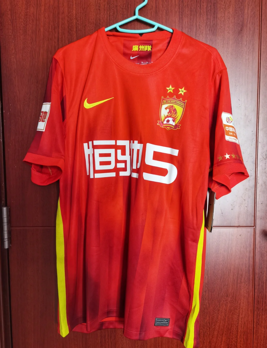 包含广州队冲刺阶段绝杀压哨;志在欧联名次提升;球迷炸锅;控场能力受关注的词条 包含广州队冲刺阶段绝杀压哨;志在欧联名次提升;球迷炸锅;控场能力受关注的词条