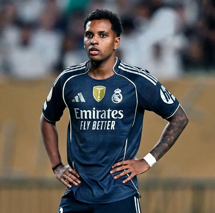 关于今夜巴黎圣日耳曼调整名单以备法国杯,战术微调环节打磨,质疑声仍在,赛季目标并未改变的信息 关于今夜巴黎圣日耳曼调整名单以备法国杯,战术微调环节打磨,质疑声仍在,赛季目标并未改变的信息